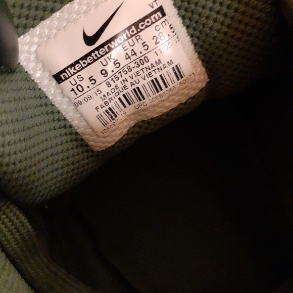 Nike - Picture 3 of 4